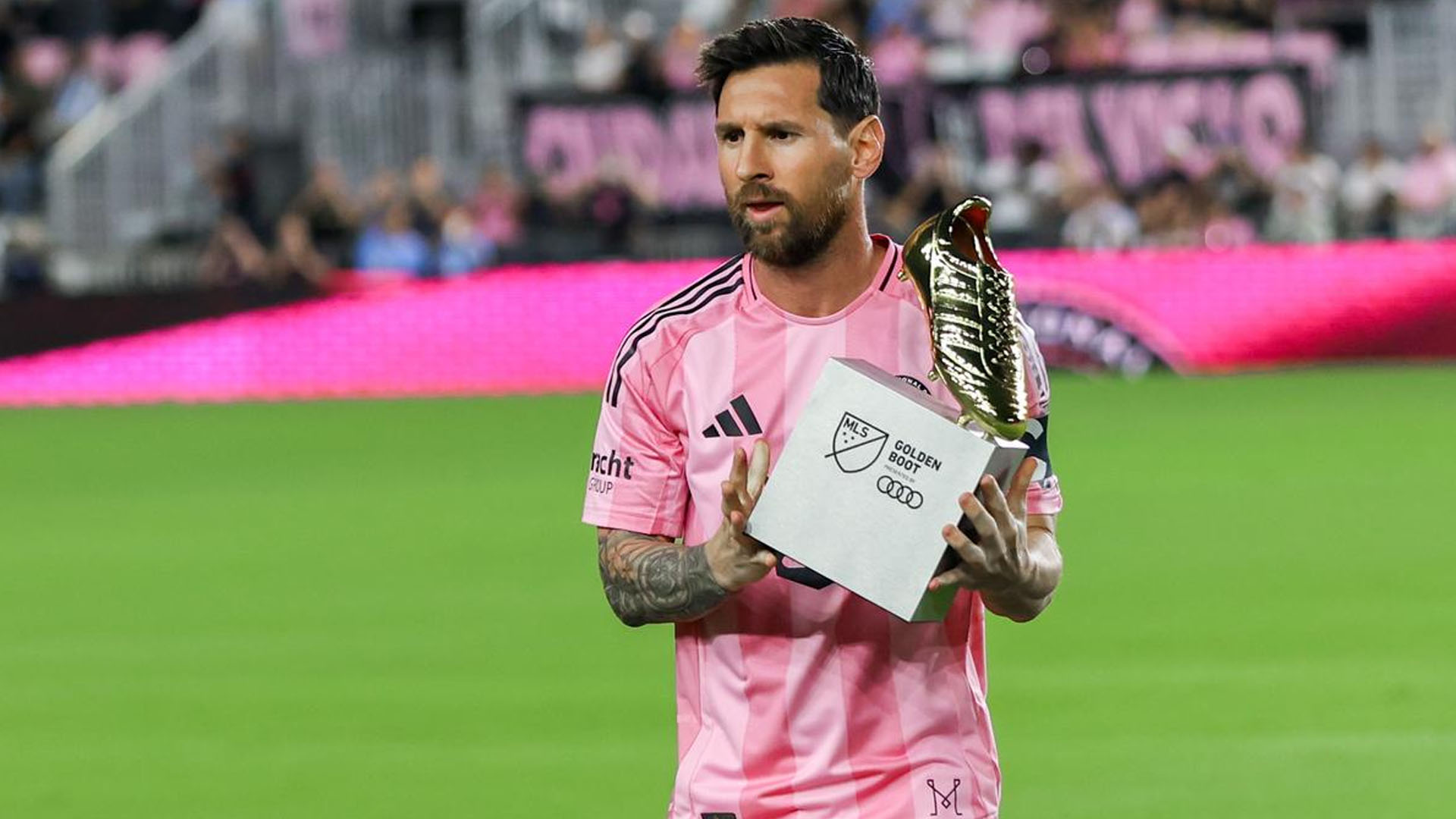 "মেসি ম্যাজিক অব্যাহত! টানা দ্বিতীয়বার এমএলএসের বর্ষসেরা একাদশে লিওনেল মেসি"