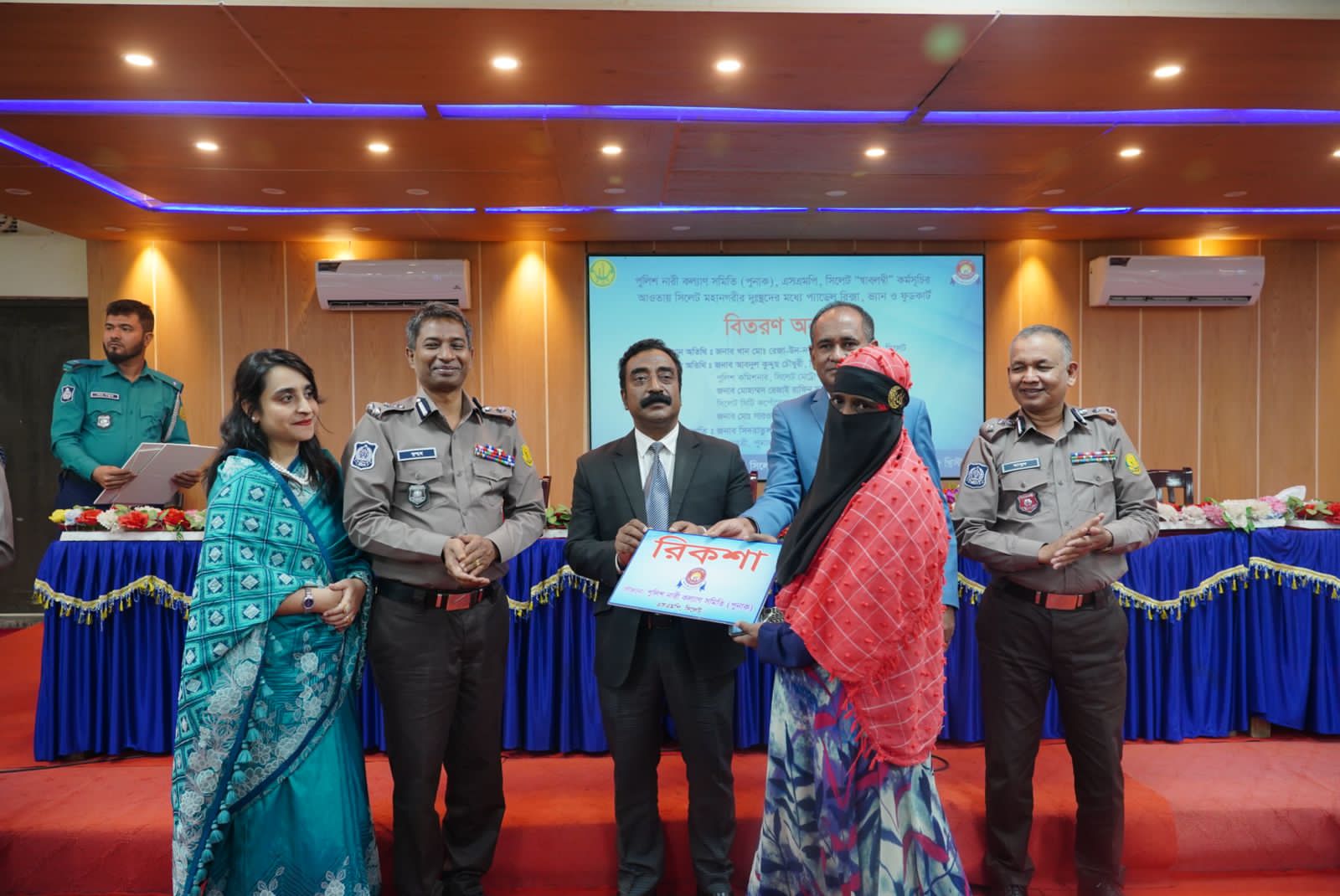 পুনাক এর উদ্যোগে সিলেট মহানগরীর দুঃস্থদের মধ্যে প্যাডেল রিক্সা, ভ্যান ও ফুটকার্ট বিতরণ 