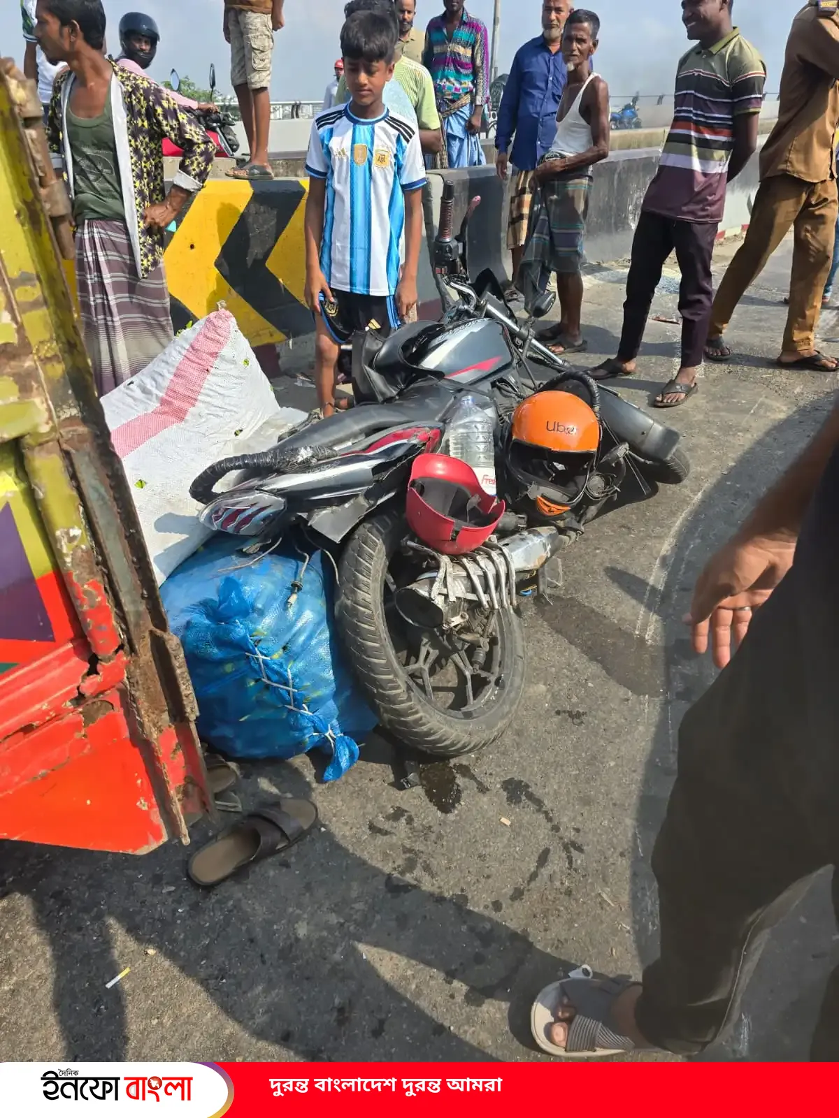 নতুন ব্রিজের ঢালে মৃত্যুফাঁদ, মোটরসাইকেল