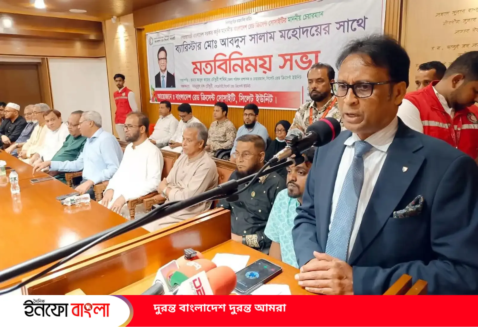 রেড ক্রিসেন্টের স্বেচ্ছাসেবকরা সবসময় জীব