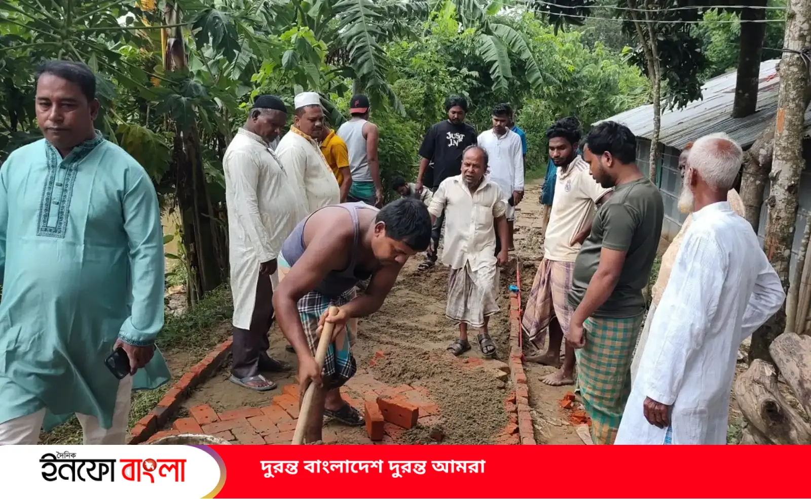 রাউজানে ব্যক্তিগত অর্থায়নে সড়ক সলিং দুর্