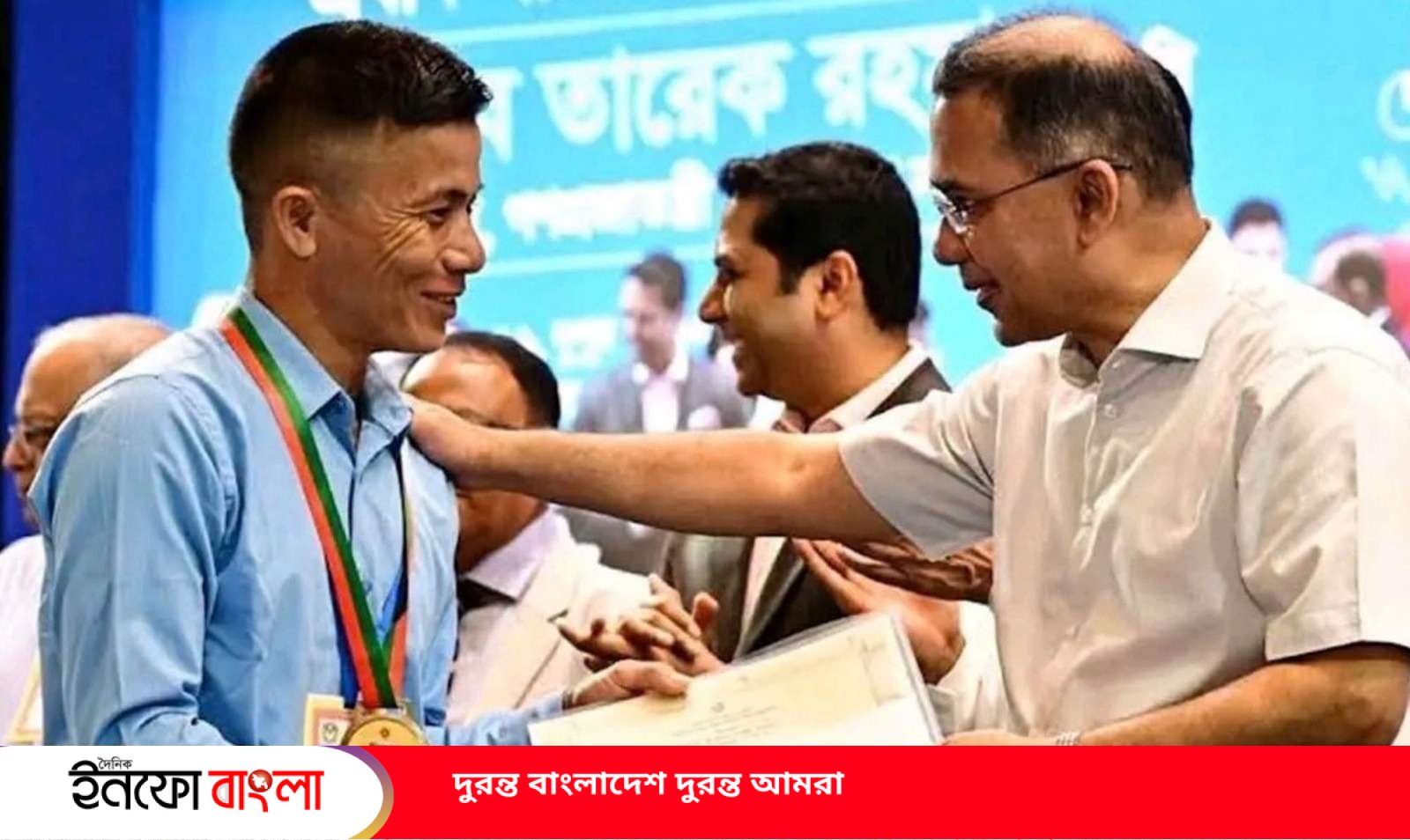 সহকর্মীদের বেতন জোগাতে নৌকা চালানো সেই শ