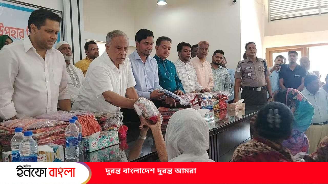 কর্ণফুলীতে দুর্গোৎসবের আনন্দ ভাগাভাগি, অ