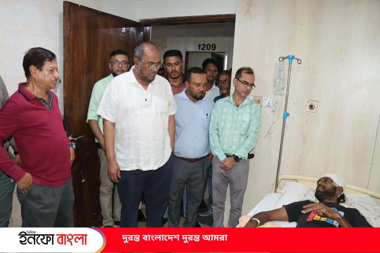 সাংবাদিক রেজা রুবেলকে দেখতে হাসপাতালে সি